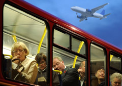 Туристы вернулись домой на автобусе вместо самолета