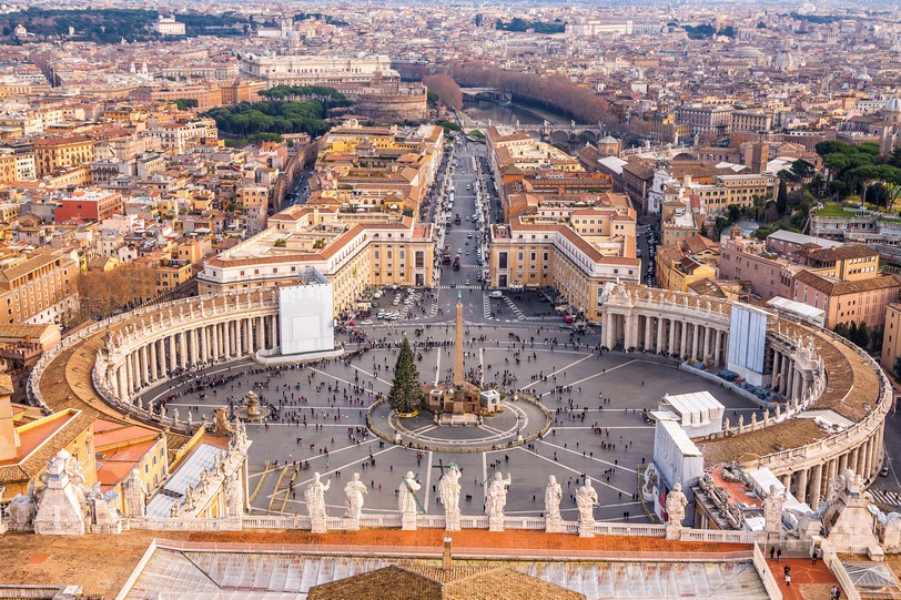 Vatican_Saint Peter's Square_Rome_Italy. _shutterstock_189222539.JPG