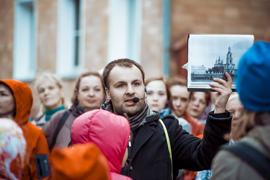 Не до шампанского – в профессиональный праздник гиды и экскурсоводы думают об аттестации