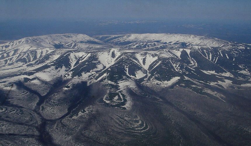 В Хабаровском крае пассажирский самолет приземлился в кусты