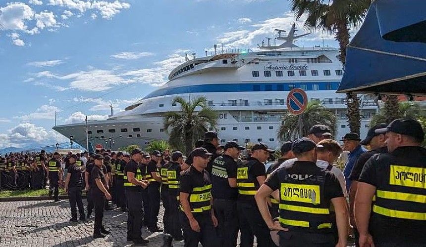 Российские туристы подали в суд на туроператора из-за протестов в Грузии 