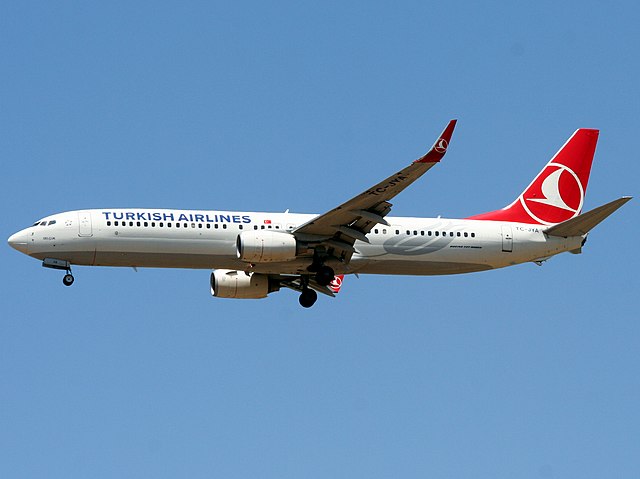 «Испытали сумасшедший стресс»: Turkish Airlines оставили Сати Казанову без чемодана и с подпорченными нервами