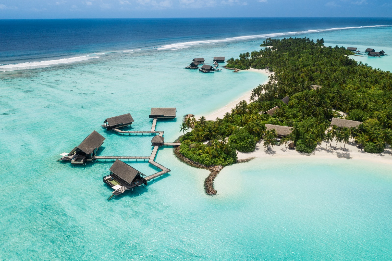 Горячее летнее предложение от курорта One&Only Reethi Rah 5* на Мальдивах