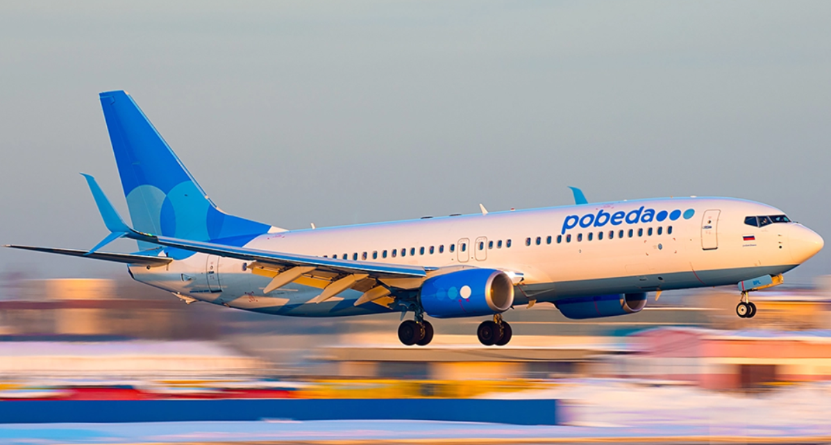 Fly pobeda. Самолеты авиакомпании победа. Boeing 737-8al победа. Азимут Боинг 737. Лоукостер победа.