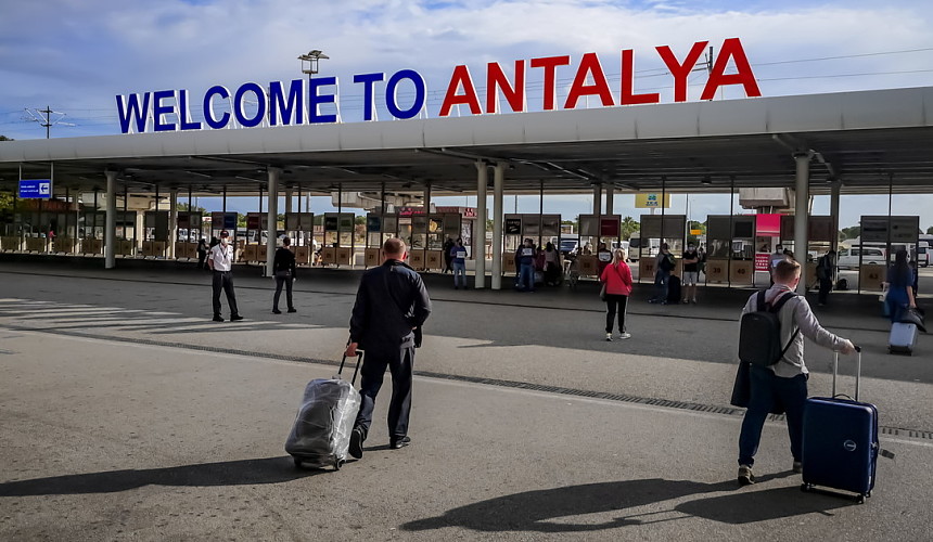 Задержки рейсов в Анталье могут стать бессрочными