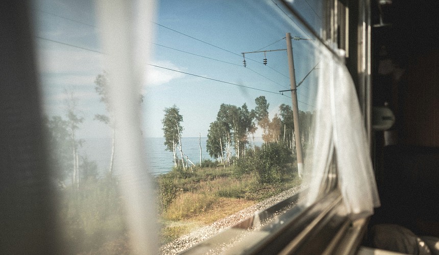 Проводникам поездов купят смартфоны дороже, чем у большинства туристов