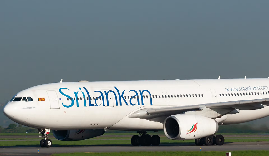 Пилот SriLankan Airlines поссорился в полете с коллегой и запер ее в туалете 