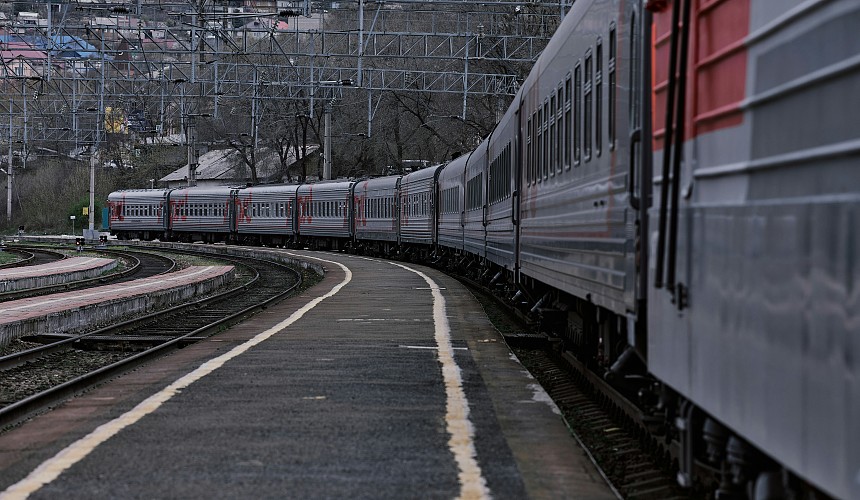 Остановка по требованию: из-за жалоб туристов из поезда высадили пьяного проводника