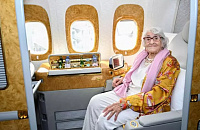 101-летнюю туристку в подарок прокатили в первом классе Emirates